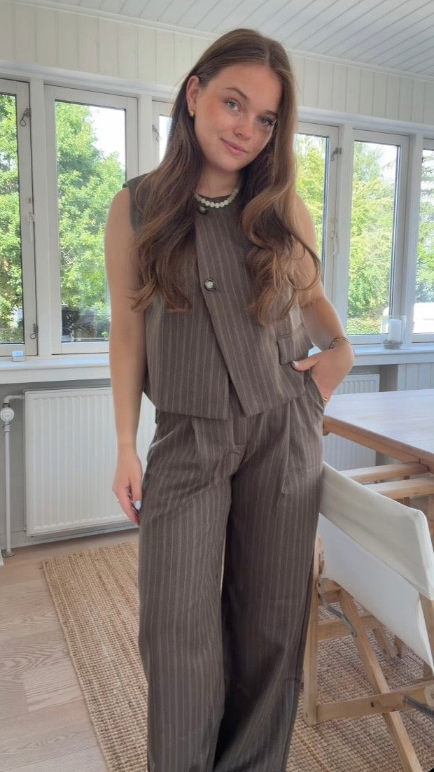 Mathilde Vest -Mørkebrun