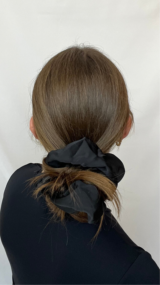 Satin Scrunchie - Sort