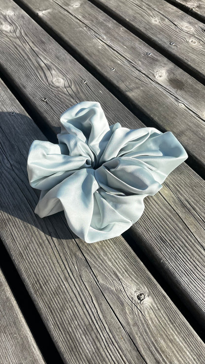 Satin Scrunchie - Lyseblå