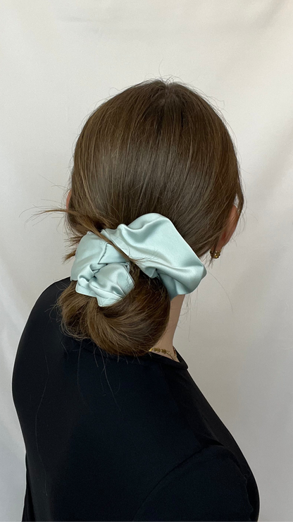 Satin Scrunchie - Lyseblå