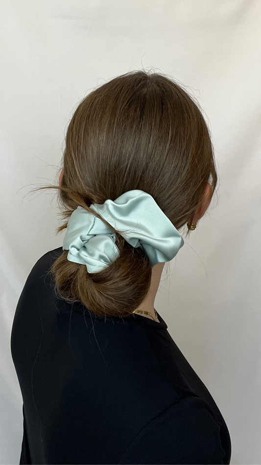 Satin Scrunchie - Lyseblå